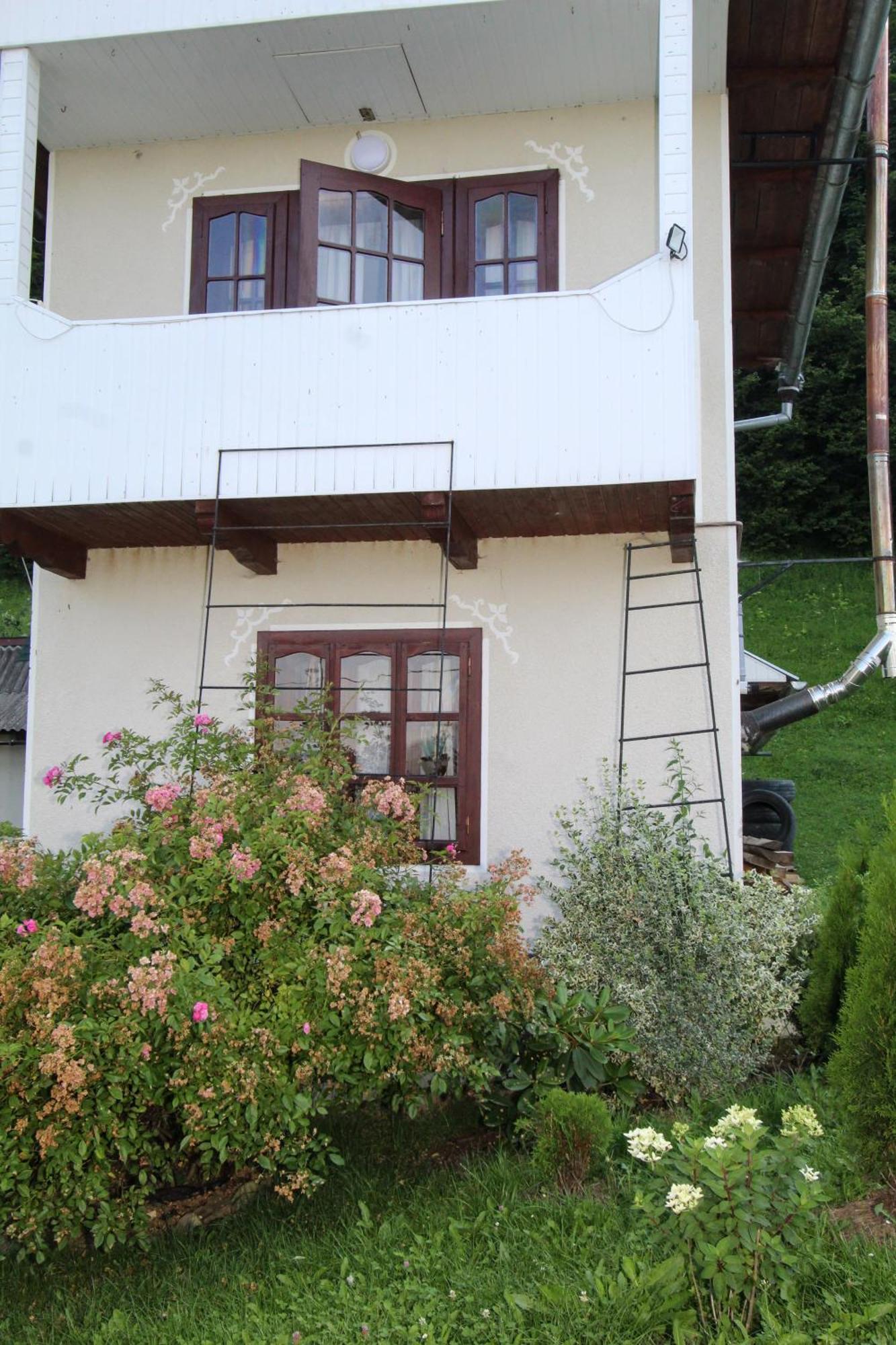 Котедж "Красний Краєвид" Yaremche Exterior foto