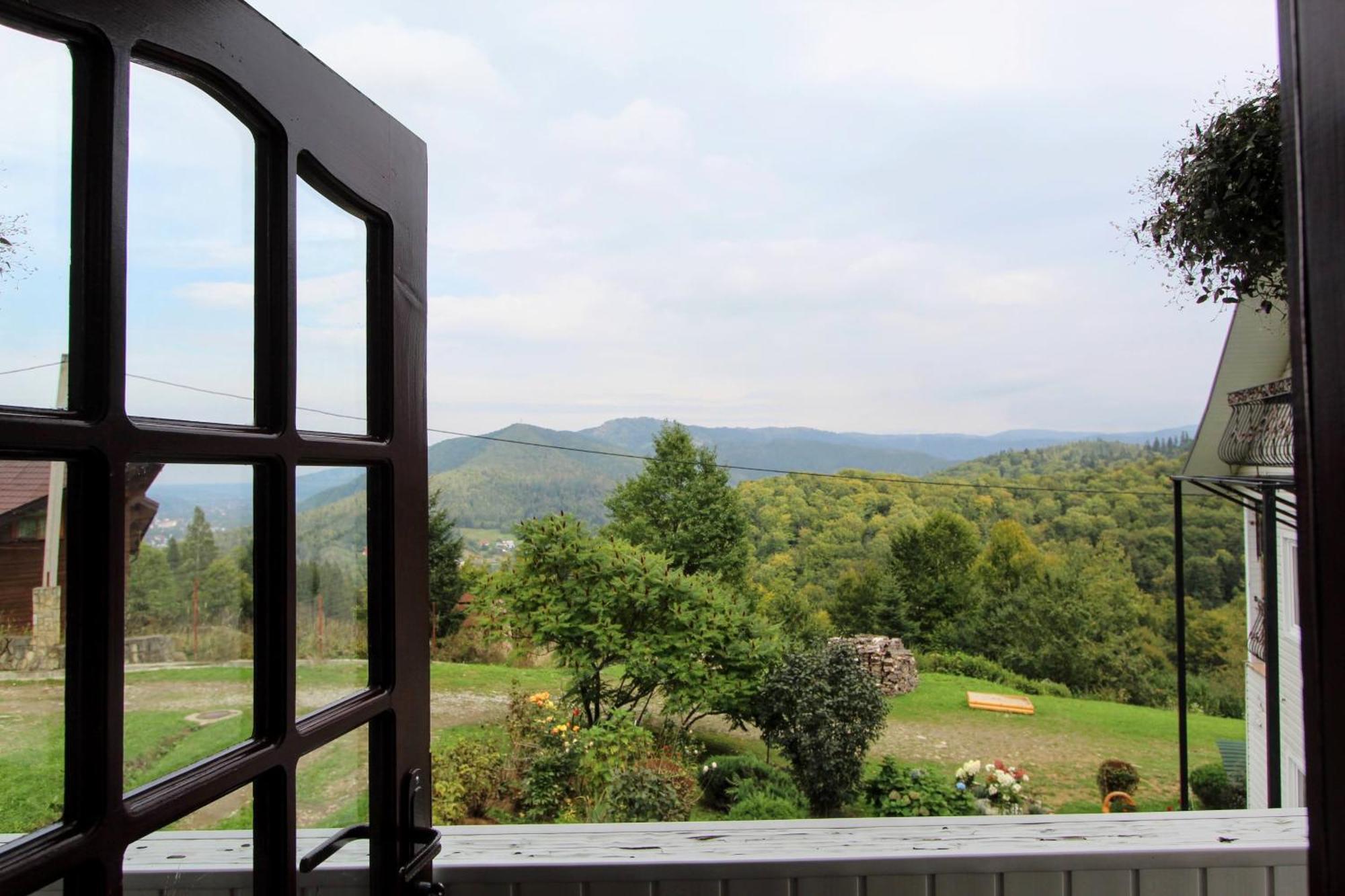 Котедж "Красний Краєвид" Yaremche Exterior foto